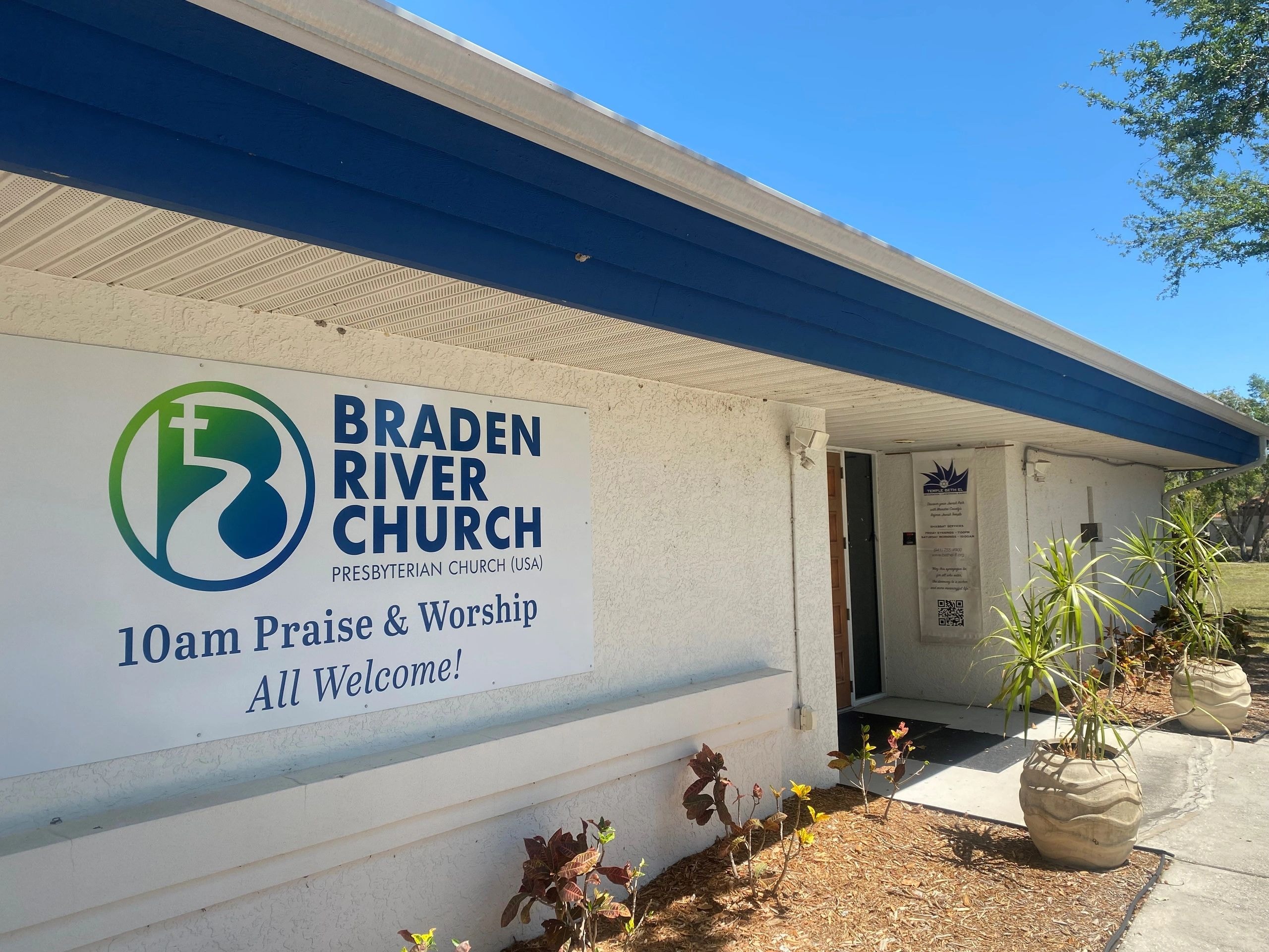 Braden River Church exterior building